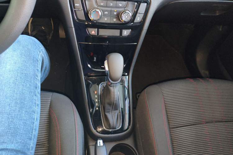 Used Buick Encore 2017 18T Automatic Two-Wheel Drive Urban Fashion Model Gear Lever