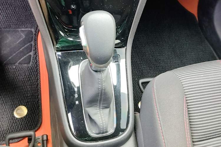 Used Buick Encore 2017 18T Automatic Two-Wheel Drive Urban Fashion Model Gear Lever