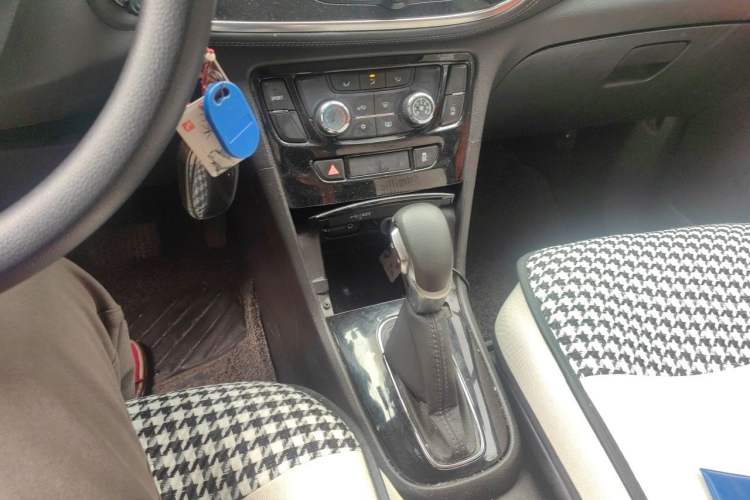 Used Buick Encore 2017 18T Automatic Two-Wheel Drive Urban Leading Model Gear Lever