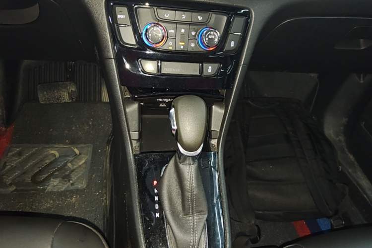 Used Buick Encore 2017 18T Automatic Two-Wheel Drive Urban Elite Model Gear Lever