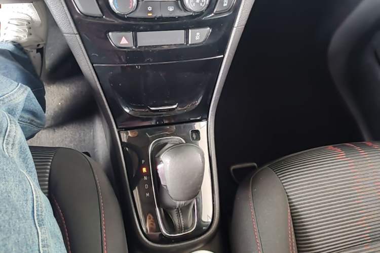 Used Buick Encore 2017 18T Automatic Two-Wheel Drive Urban Leading Model Gear Lever
