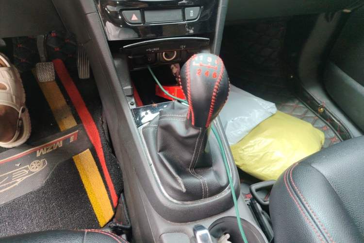 Used Buick Encore 2017 18T Manual Two-Wheel Drive Urban Advanced Version Gear Lever