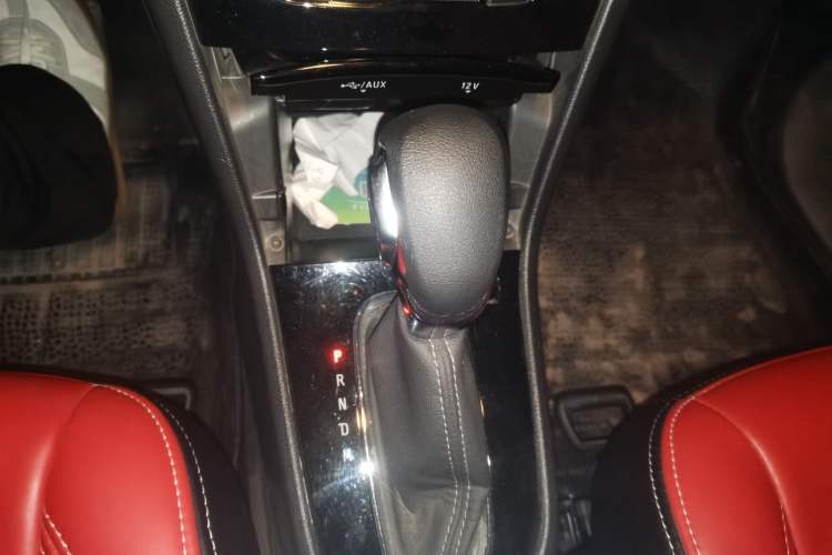 Used Buick Encore 2017 18T Automatic Two-Wheel Drive Urban Fashion Model Gear Lever
