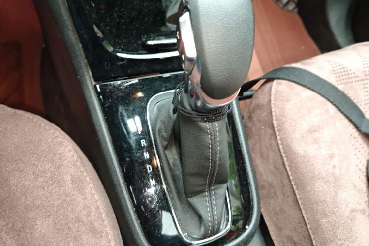 Used Buick Encore 2017 18T Automatic Two-Wheel Drive Urban Leading Model Gear Lever