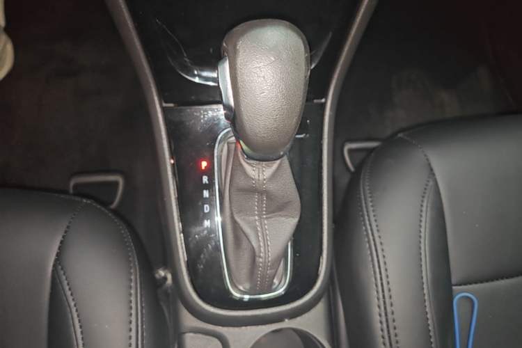Used Buick Encore 2017 18T Automatic Two-Wheel Drive Urban Fashion Model Gear Lever