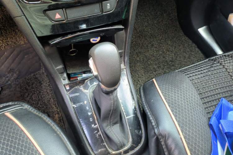 Used Buick Encore 2017 18T Automatic Two-Wheel Drive Urban Fashion Model Gear Lever