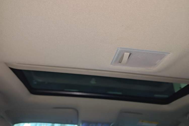 Used Buick Encore 2017 18T Automatic Two-Wheel Drive Urban Fashion Model Headliner