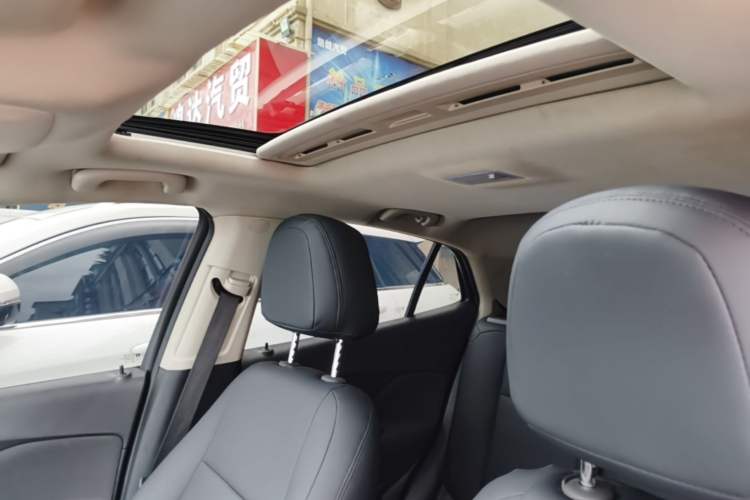 Used Buick Encore 2017 18T Automatic Two-Wheel Drive Urban Fashion Model Headliner