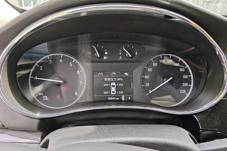 Used Buick Encore 2017 18T Automatic Two-Wheel Drive Urban Fashion Model Instrument Cluster