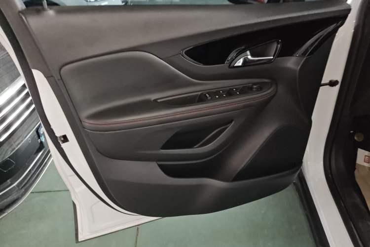 Used Buick Encore 2017 18T Automatic All-Wheel-Drive Flagship Model Interior 3