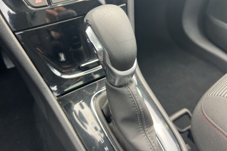 Used Buick Encore 2017 18T Automatic Two-Wheel Drive Urban Leading Model Interior 4