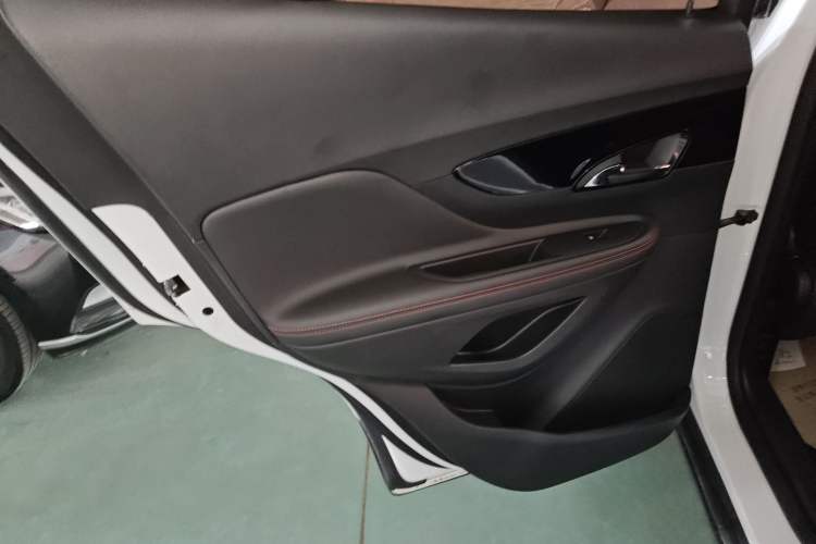 Used Buick Encore 2017 18T Automatic All-Wheel-Drive Flagship Model Interior 4