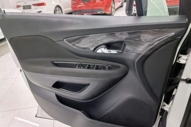 Used Buick Encore 2017 18T Automatic Two-Wheel Drive Urban Leading Model Interior 8