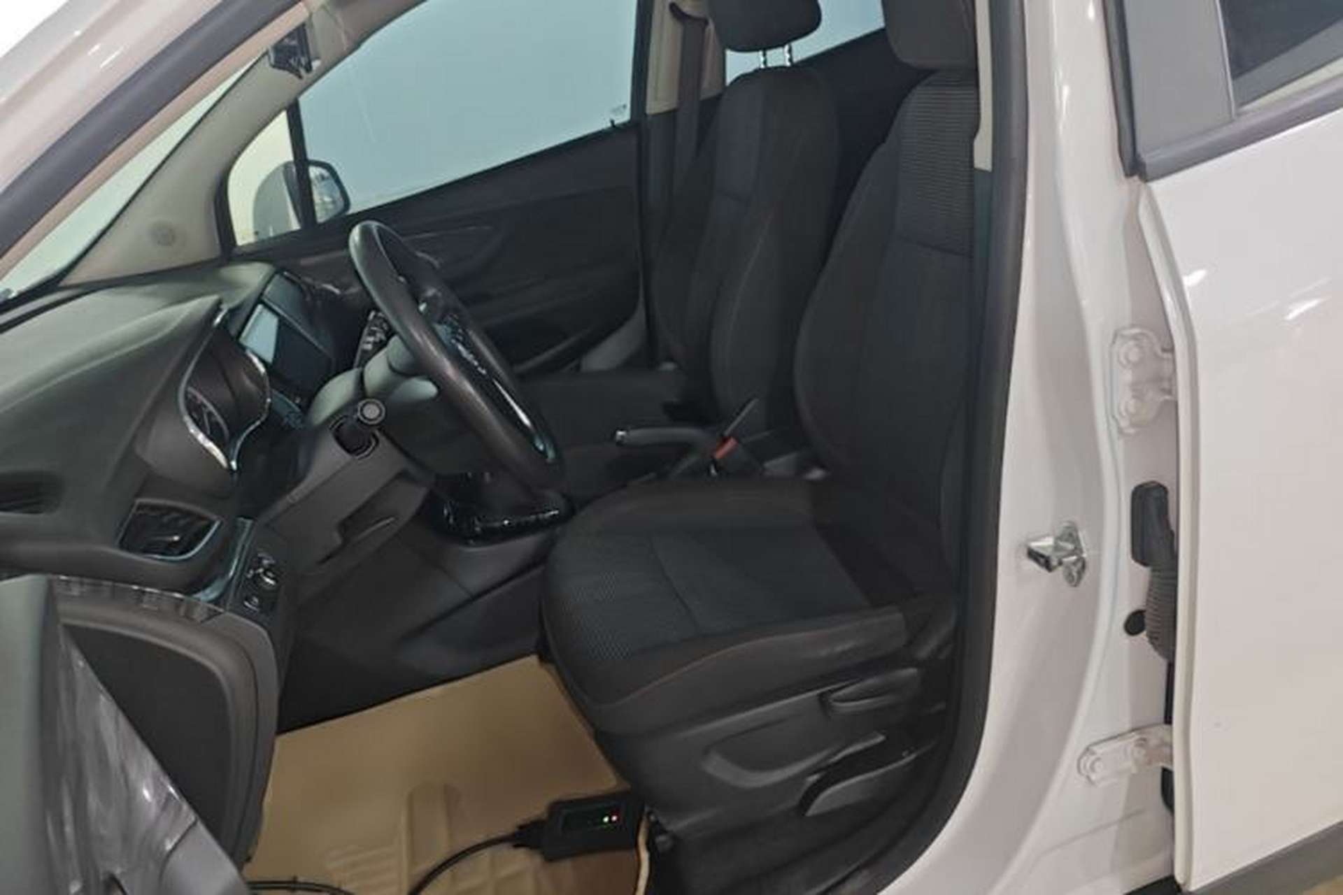 Used Buick Encore 2017 18T Automatic Two-Wheel Drive Urban Fashion Model Left Front Seat