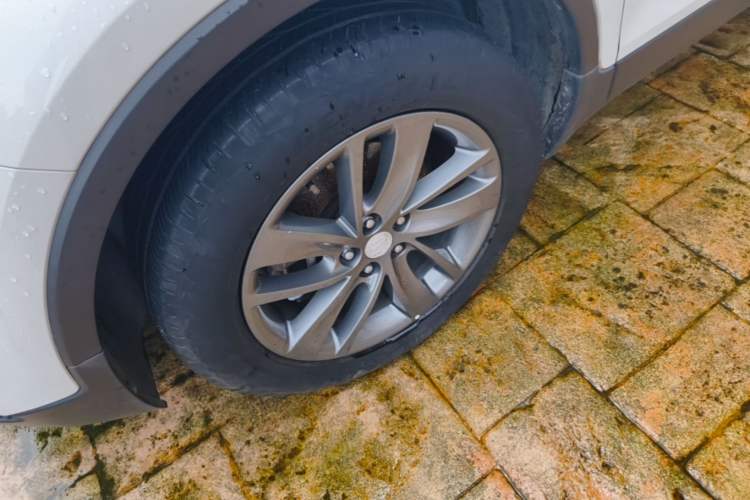 Used Buick Encore 2017 18T Automatic Two-Wheel Drive Urban Fashion Model Left Front Wheel Hub