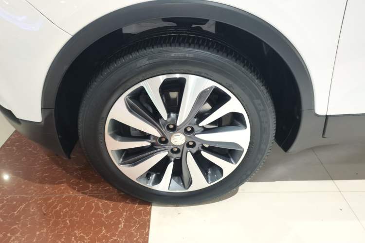 Used Buick Encore 2017 18T Automatic Two-Wheel Drive Urban Elite Model Left Front Wheel Hub