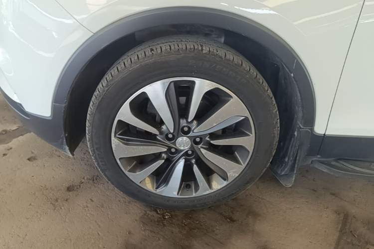 Used Buick Encore 2017 18T Automatic Two-Wheel Drive Urban Elite Model Left Front Wheel Hub
