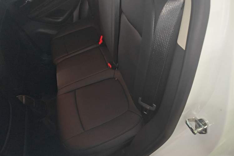 Used Buick Encore 2017 18T Automatic Two-Wheel Drive Urban Fashion Model Left Rear Seat