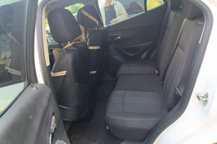 Used Buick Encore 2017 18T Automatic Two-Wheel Drive Urban Fashion Model Left Rear Seat