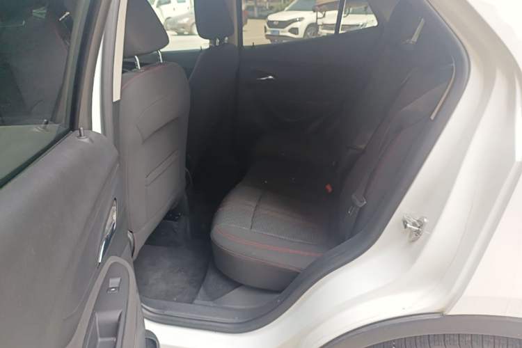 Used Buick Encore 2017 18T Automatic Two-Wheel Drive Urban Fashion Model Left Rear Seat