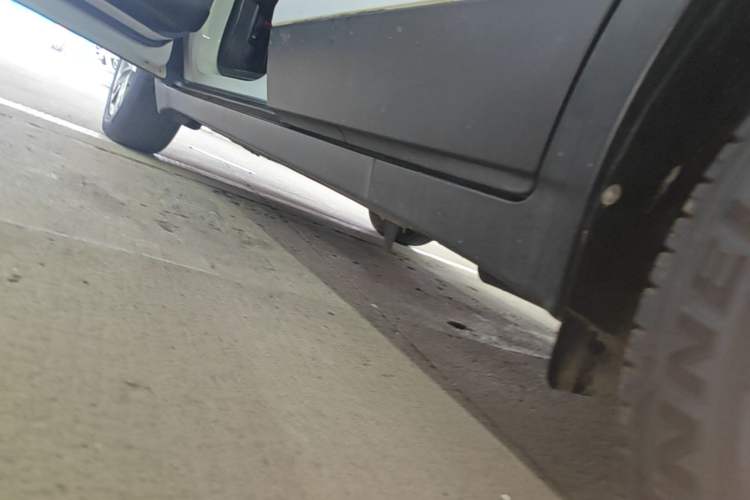 Used Buick Encore 2017 18T Automatic Two-Wheel Drive Urban Fashion Model Left Side Sill
