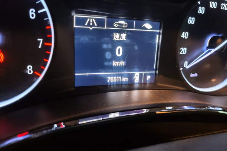 Used Buick Encore 2017 18T Automatic Two-Wheel Drive Urban Leading Model Odometer Close Up