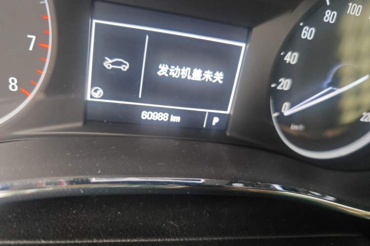 Used Buick Encore 2017 18T Automatic Two-Wheel Drive Urban Elite Model Odometer Close Up