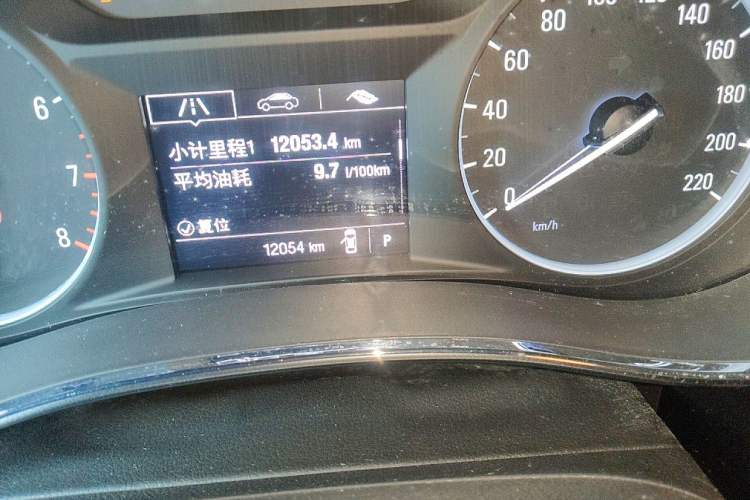 Used Buick Encore 2017 18T Automatic Two-Wheel Drive Urban Leading Model Odometer Close Up