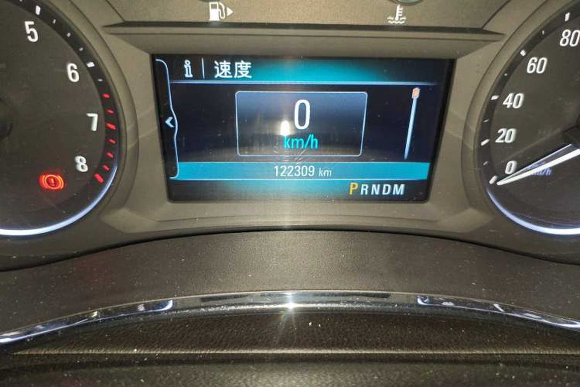 Used Buick Encore 2017 18T Automatic All-Wheel-Drive Flagship Model Odometer Close Up