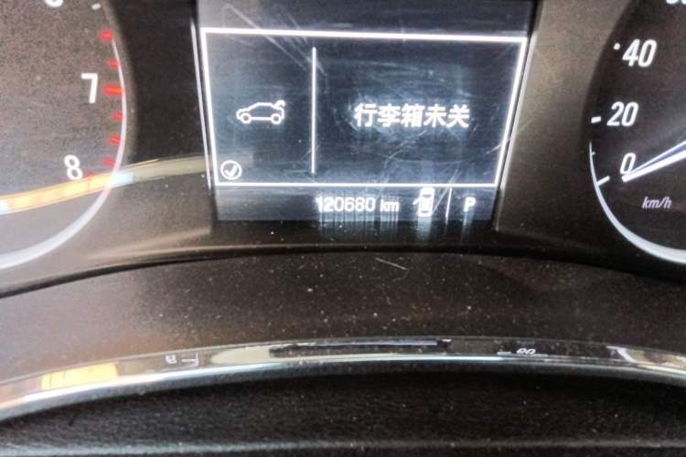 Used Buick Encore 2017 18T Automatic Two-Wheel Drive Urban Leading Model Odometer Close Up
