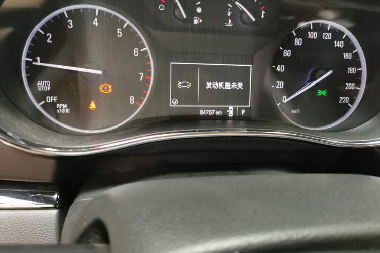 Used Buick Encore 2017 18T Automatic Two-Wheel Drive Urban Elite Model Odometer Close Up