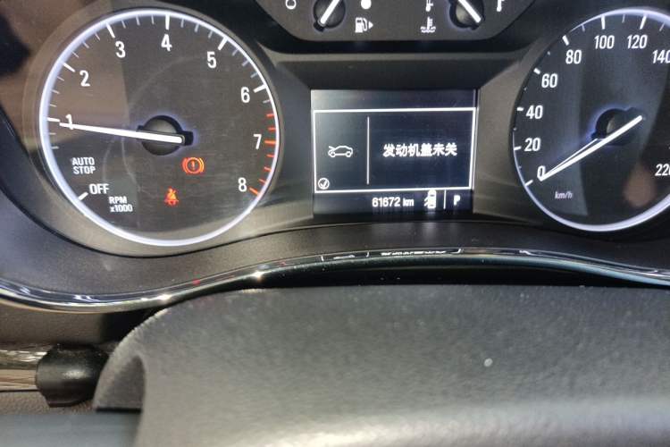 Used Buick Encore 2017 18T Automatic Two-Wheel Drive Urban Leading Model Odometer Close Up