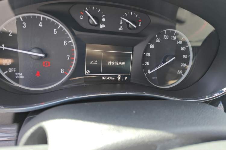 Used Buick Encore 2017 18T Automatic Two-Wheel Drive Urban Leading Model Odometer Close Up