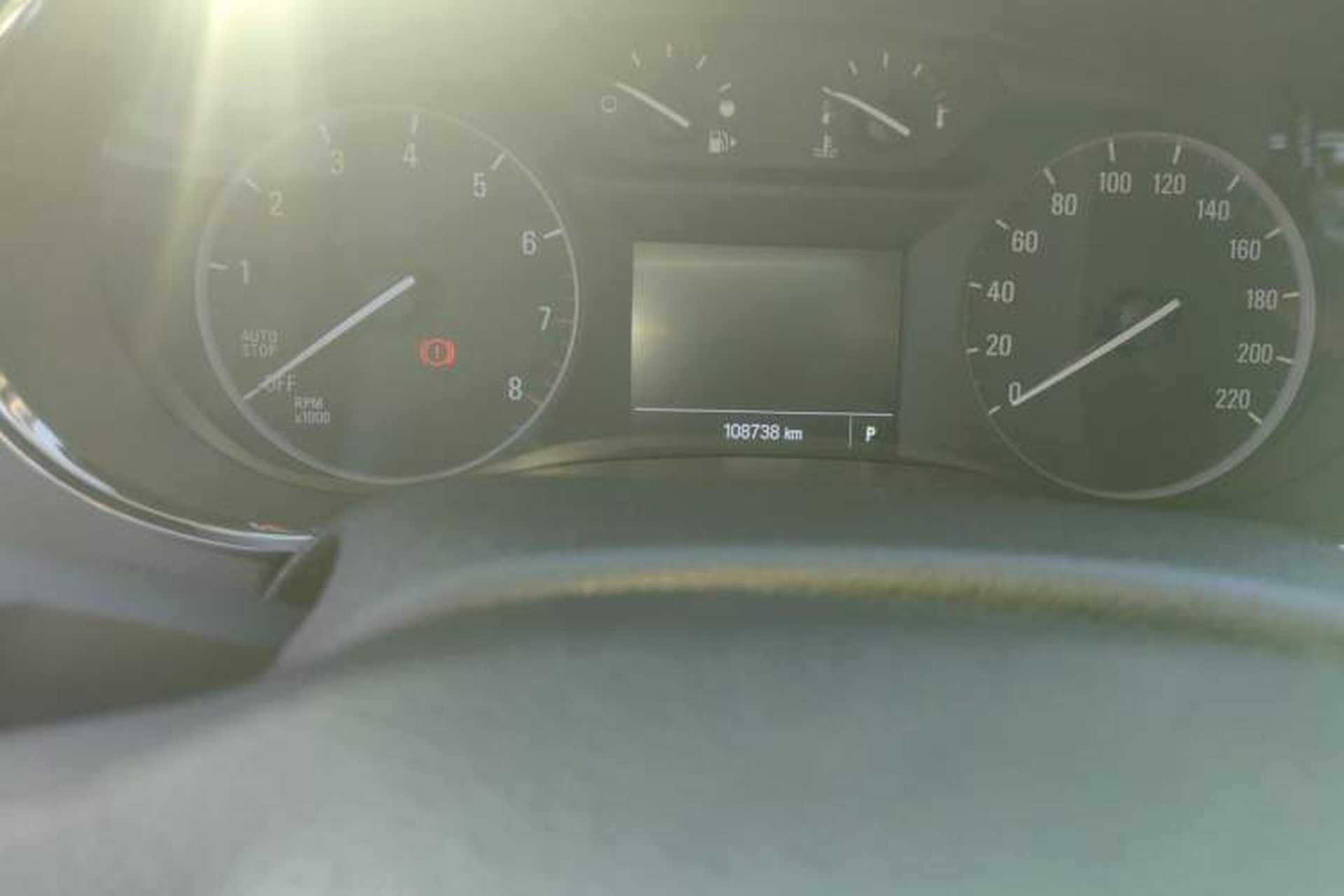 Used Buick Encore 2017 18T Automatic Two-Wheel Drive Urban Leading Model Odometer Close Up