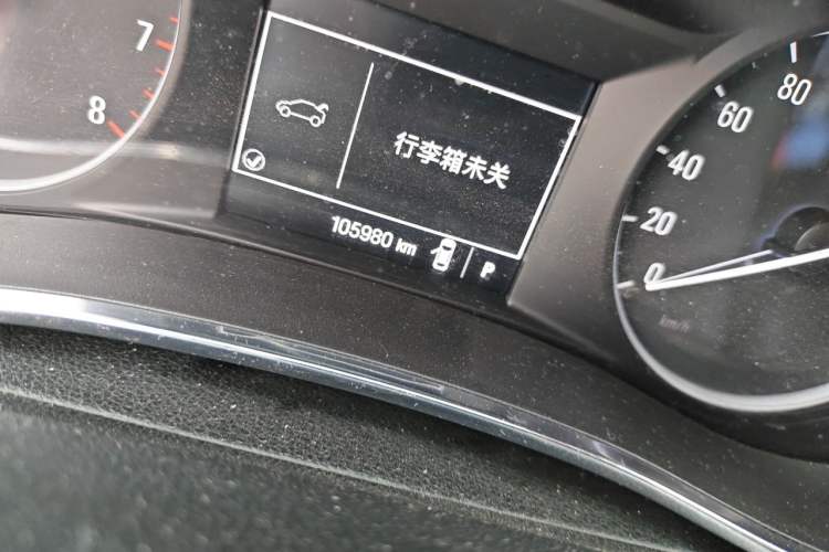 Used Buick Encore 2017 18T Automatic Two-Wheel Drive Urban Elite Model Odometer Close Up