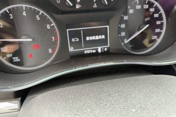 Used Buick Encore 2017 18T Automatic Two-Wheel Drive Urban Leading Model Odometer Close Up