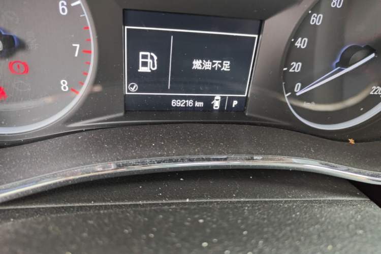 Used Buick Encore 2017 18T Automatic Two-Wheel Drive Urban Leading Model Odometer Close Up