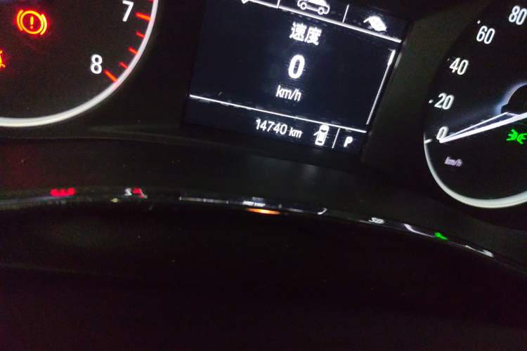 Used Buick Encore 2017 18T Automatic Two-Wheel Drive Urban Elite Model Odometer Close Up