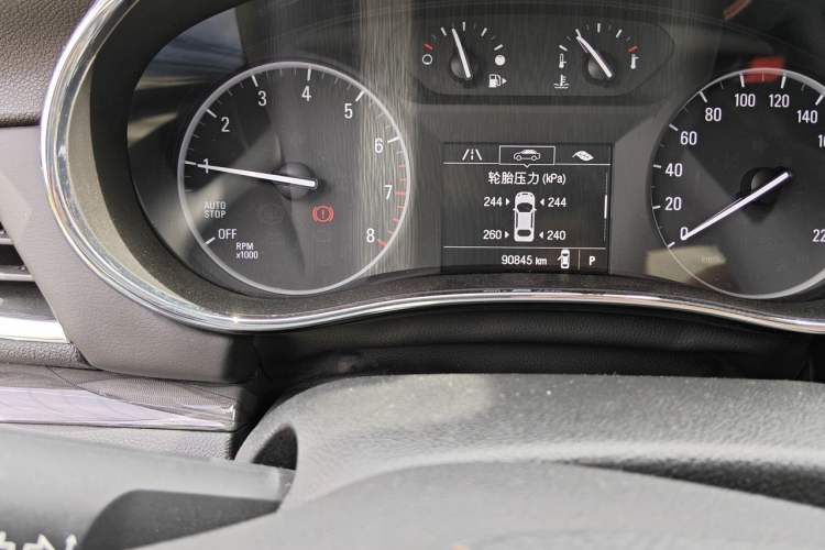 Used Buick Encore 2017 18T Automatic Two-Wheel Drive Urban Fashion Model Odometer Close Up