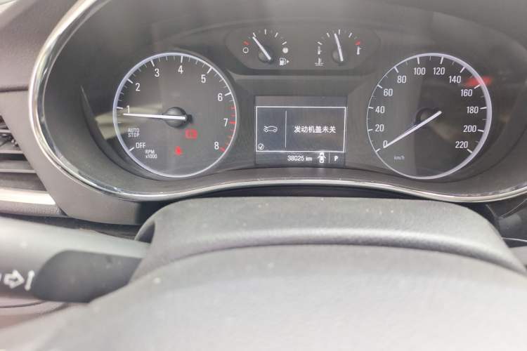 Used Buick Encore 2017 18T Automatic Two-Wheel Drive Urban Elite Model Odometer Close Up