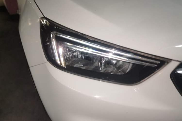 Used Buick Encore 2017 18T Automatic Two-Wheel Drive Urban Fashion Model Right Front Headlight