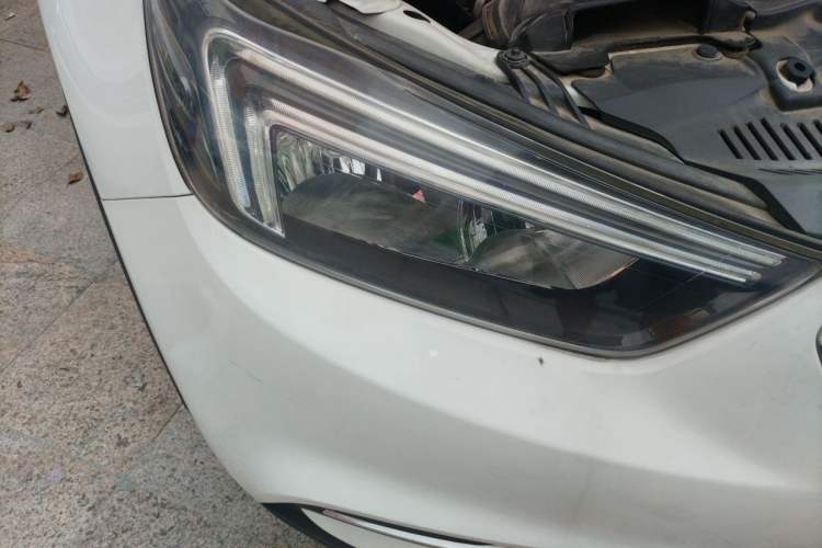 Used Buick Encore 2017 18T Automatic Two-Wheel Drive Urban Leading Model Right Front Headlight