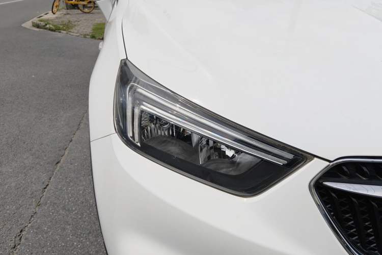 Used Buick Encore 2017 18T Automatic Two-Wheel Drive Urban Fashion Model Right Front Headlight