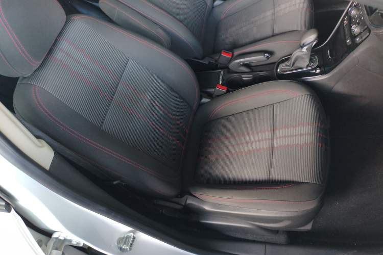 Used Buick Encore 2017 18T Automatic Two-Wheel Drive Urban Fashion Model Right Front Seat