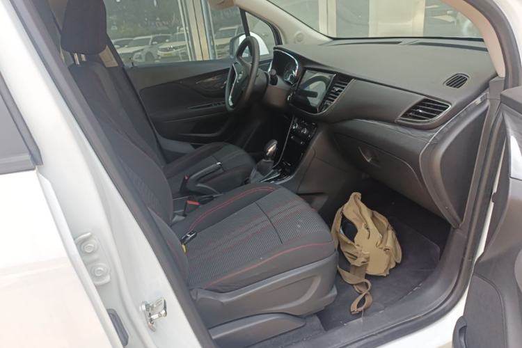 Used Buick Encore 2017 18T Automatic Two-Wheel Drive Urban Fashion Model Right Front Seat