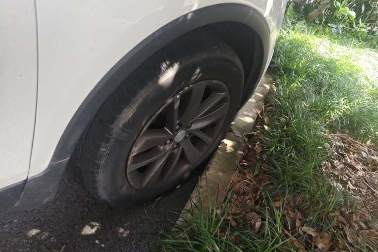 Used Buick Encore 2017 18T Automatic Two-Wheel Drive Urban Leading Model Right Front Wheel Hub