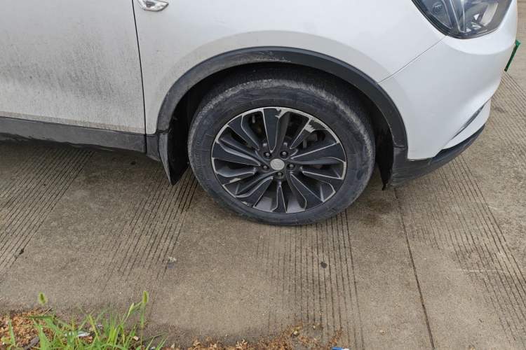 Used Buick Encore 2017 18T Automatic Two-Wheel Drive Urban Elite Model Right Front Wheel Hub