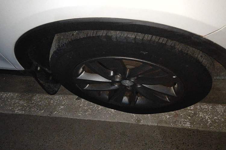 Used Buick Encore 2017 18T Manual Two-Wheel Drive Urban Advanced Version Right Front Wheel Hub