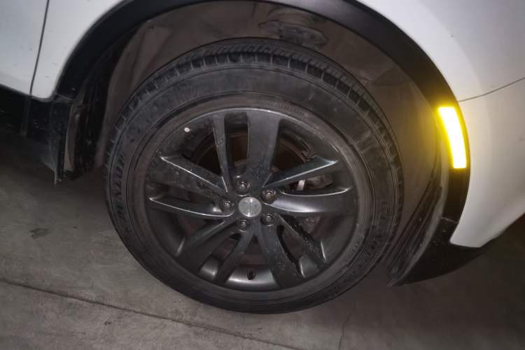Used Buick Encore 2017 18T Automatic Two-Wheel Drive Urban Fashion Model Right Front Wheel Hub