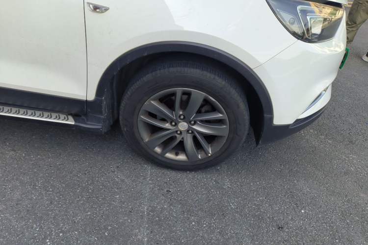 Used Buick Encore 2017 18T Automatic Two-Wheel Drive Urban Fashion Model Right Front Wheel Hub